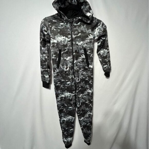 O’Neill boys one piece pajama onsie. Size XS. (6/7). Excellent condition. - Picture 1 of 11